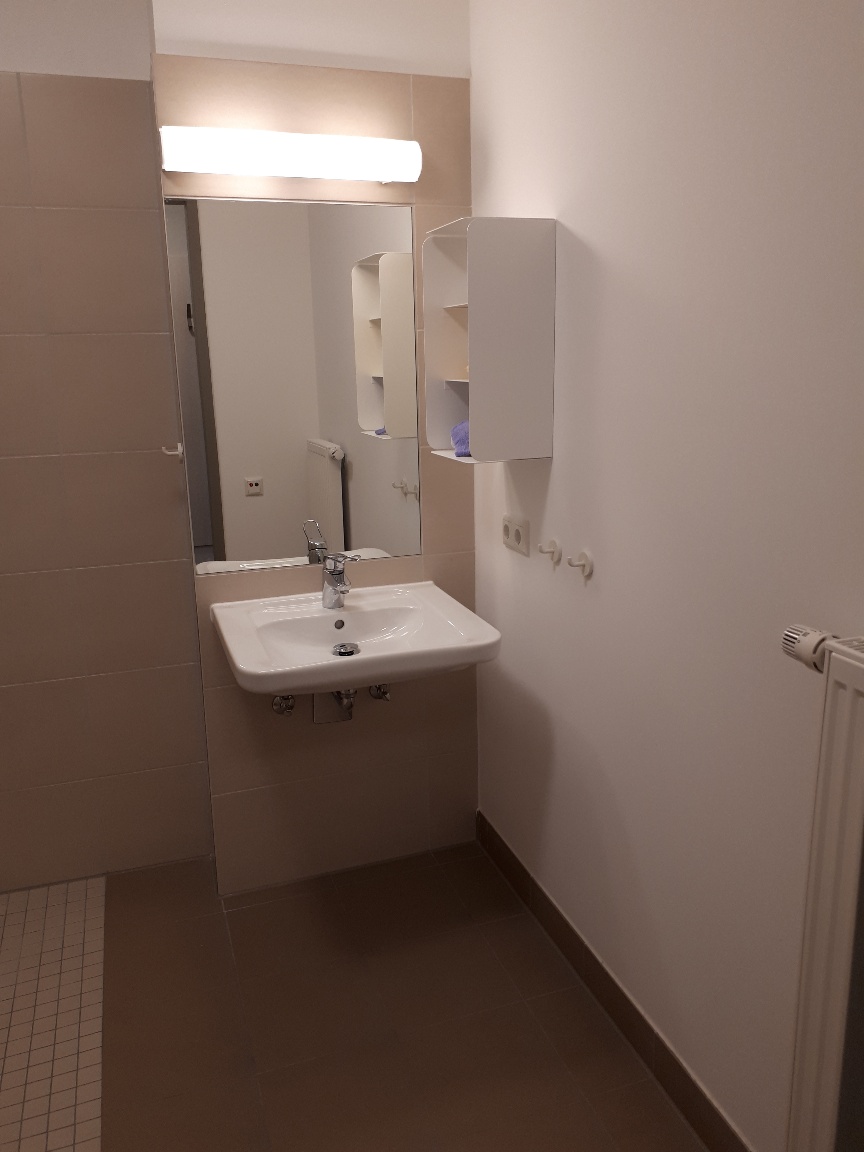 Bewohnerbad auf dem Zimmer