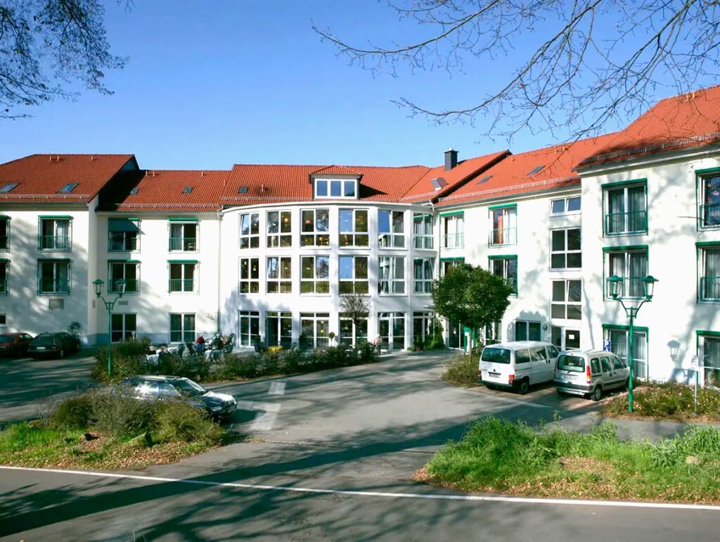 Gebäude des Korian Altenheim für Stationäre Pflege Haus am Kurpark in Dahn.