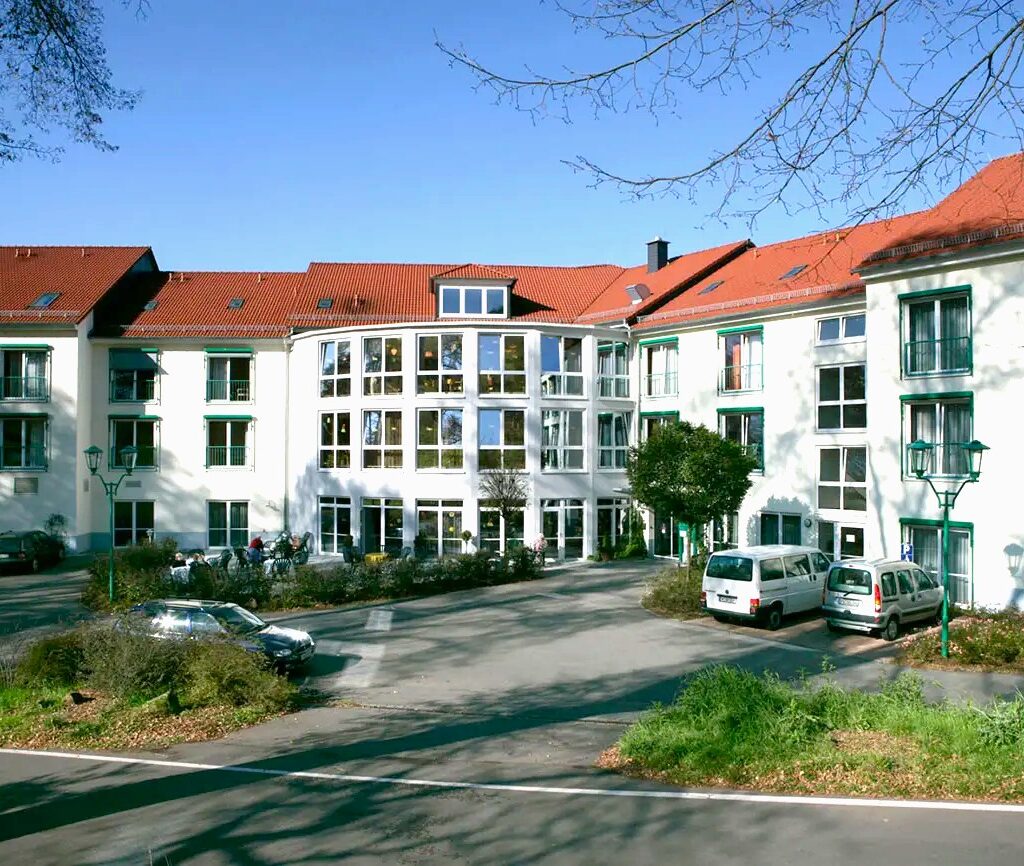 Gebäude des Korian Altenheim für Stationäre Pflege Haus am Kurpark in Dahn.