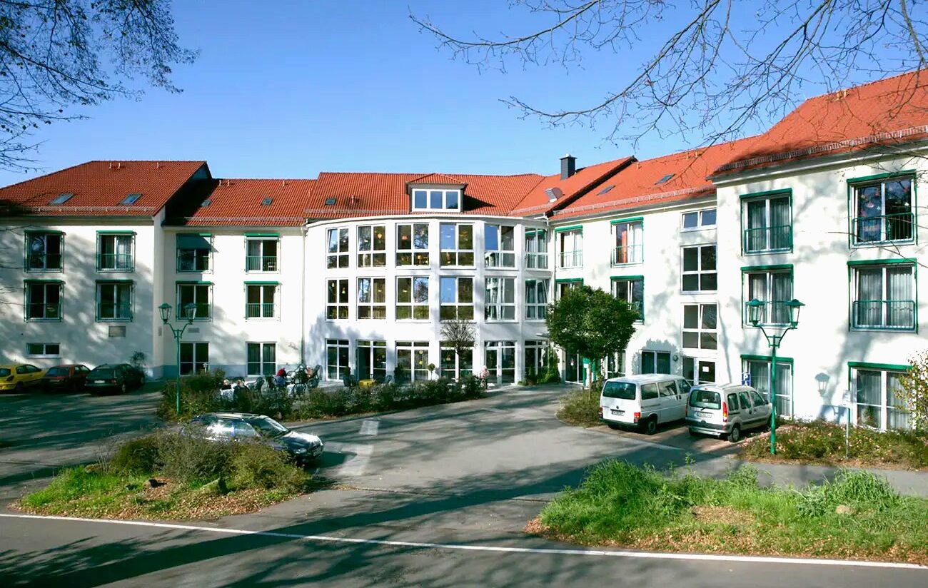 Gebäude des Korian Altenheim für Stationäre Pflege Haus am Kurpark in Dahn.