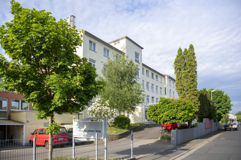 Korian_4003_Haus am grünen Weg Lollar_aussen_Eingang