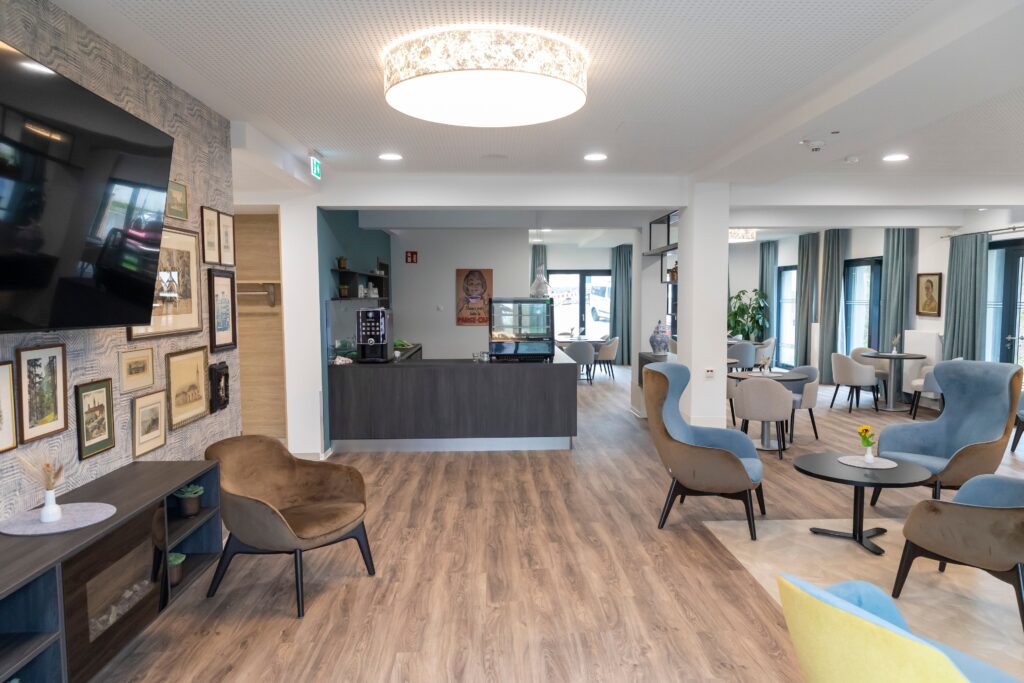 Pflegeheim am Carree Riegelsberg – Speisesaal und Bistro für Bewohner:innen und Gäste.