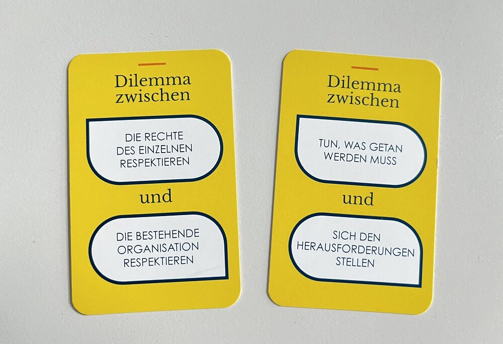 Mit den Dilemmakarten soll erarbeitet werden, in welchem Dilemma man sich in der Situation befinden könnte.