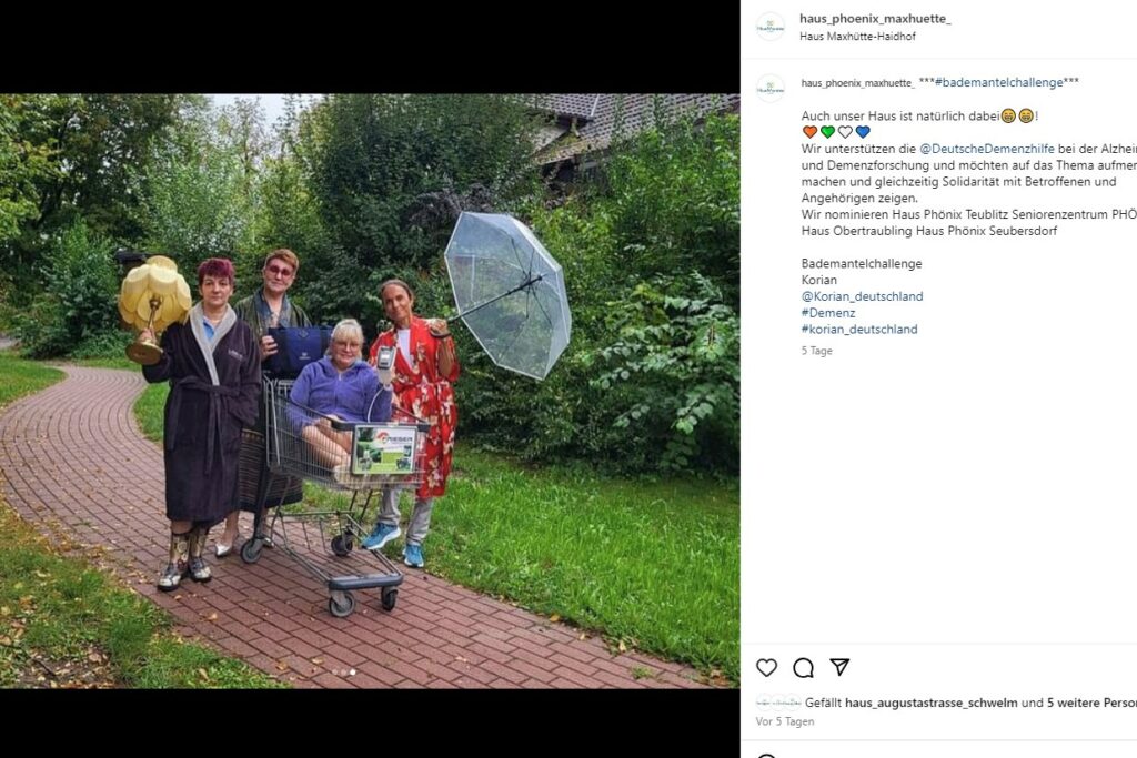 Haus Phönix Maxhütte drückt mit einer Lampe in der Hand und einer Spazierfahrt im Einkaufswagen die Verwirrung von Demenzerkrankten aus.