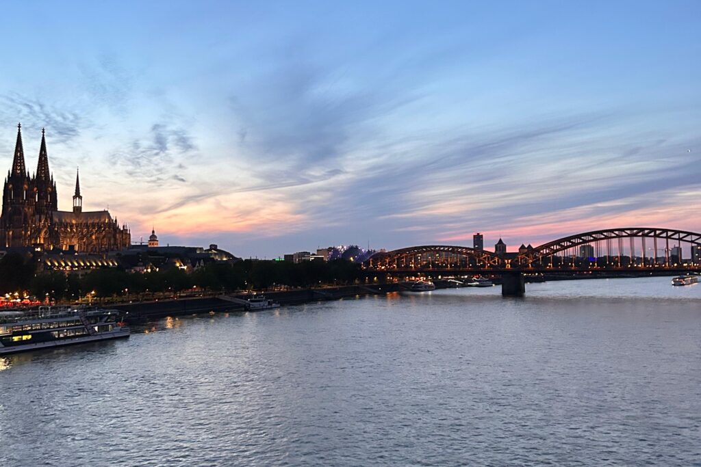 Köln Skyline mit Kölner Dom