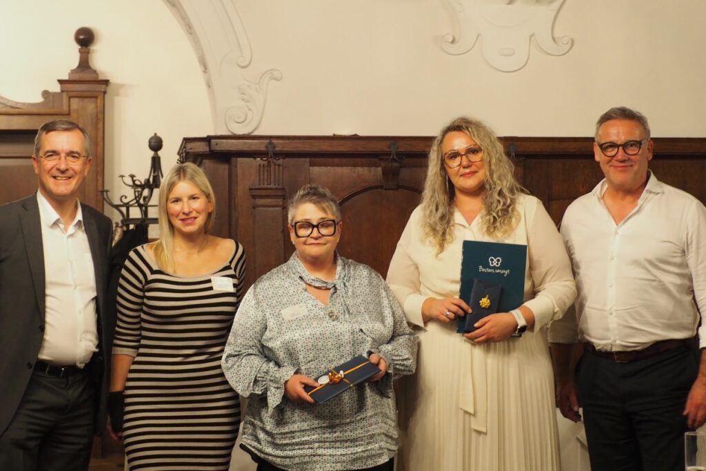 Korian Top Azubi Feier 2025_Gruppenbild_Azubis_Geschäftsführung_2