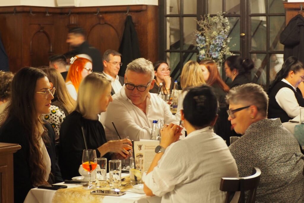 Korian Top Azubi Feier 2025_Veranstaltung_Tische