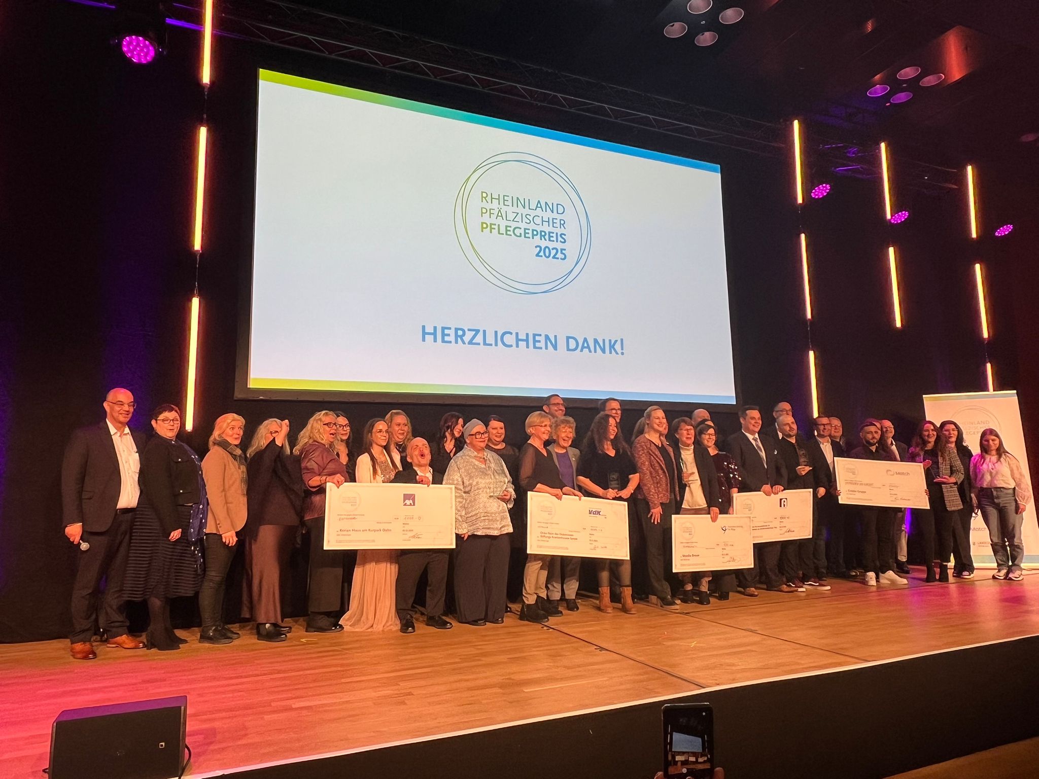 Korian Haus am Kurpark in Dahn erhält den rheinland-pfälzischen Pflegepreis 2025 für das innovative Versorgungsprojekt „Kinderbetreuung durch Senioren“.