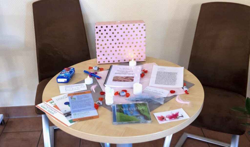 Korian_Ratgeber_Abschied nehmen und Trauerbewältigung im Todesfall im Pflegeheim_Utensilien und Unterlagen